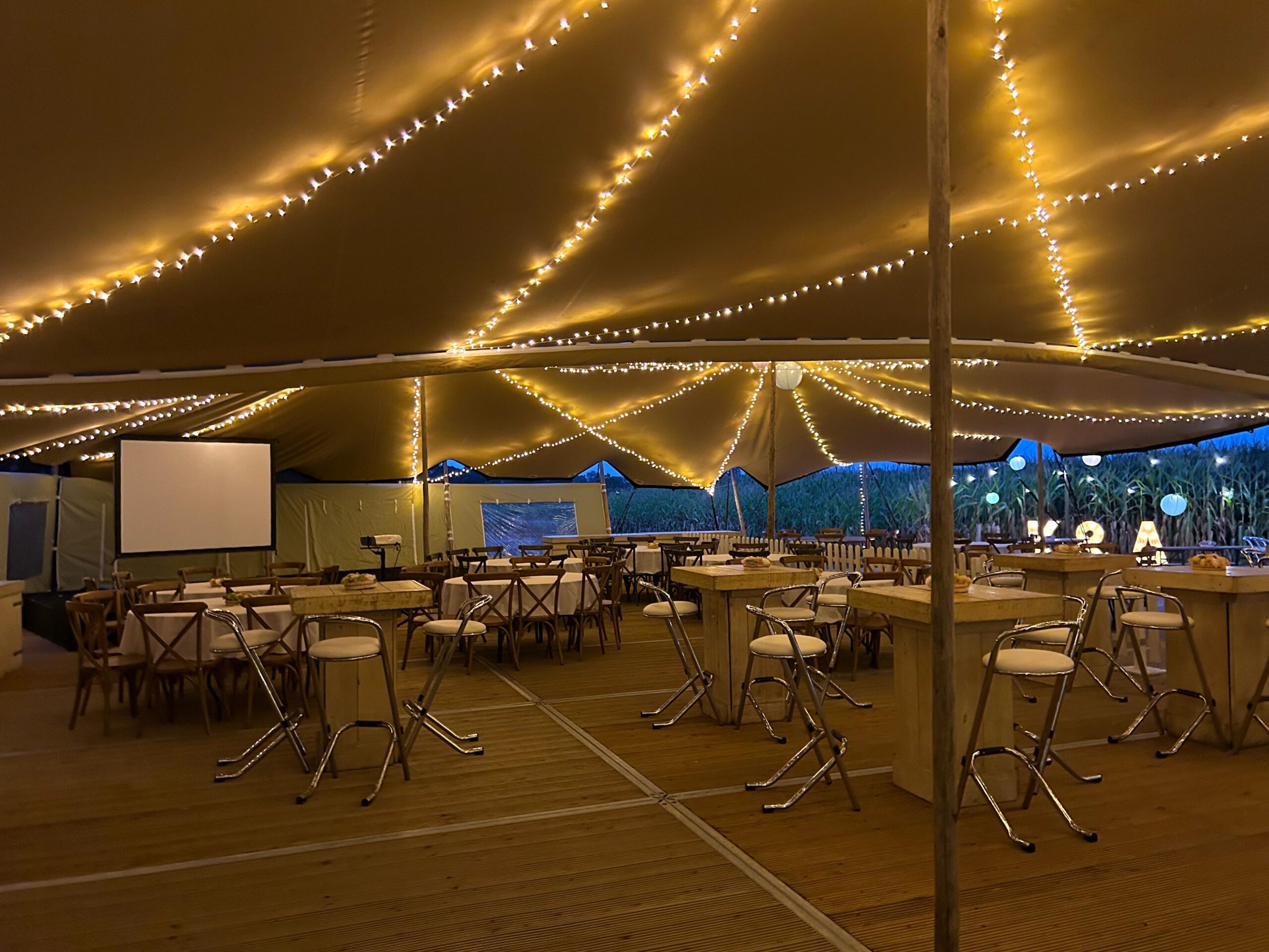 Stretchtent / Free-form tent 15x21m